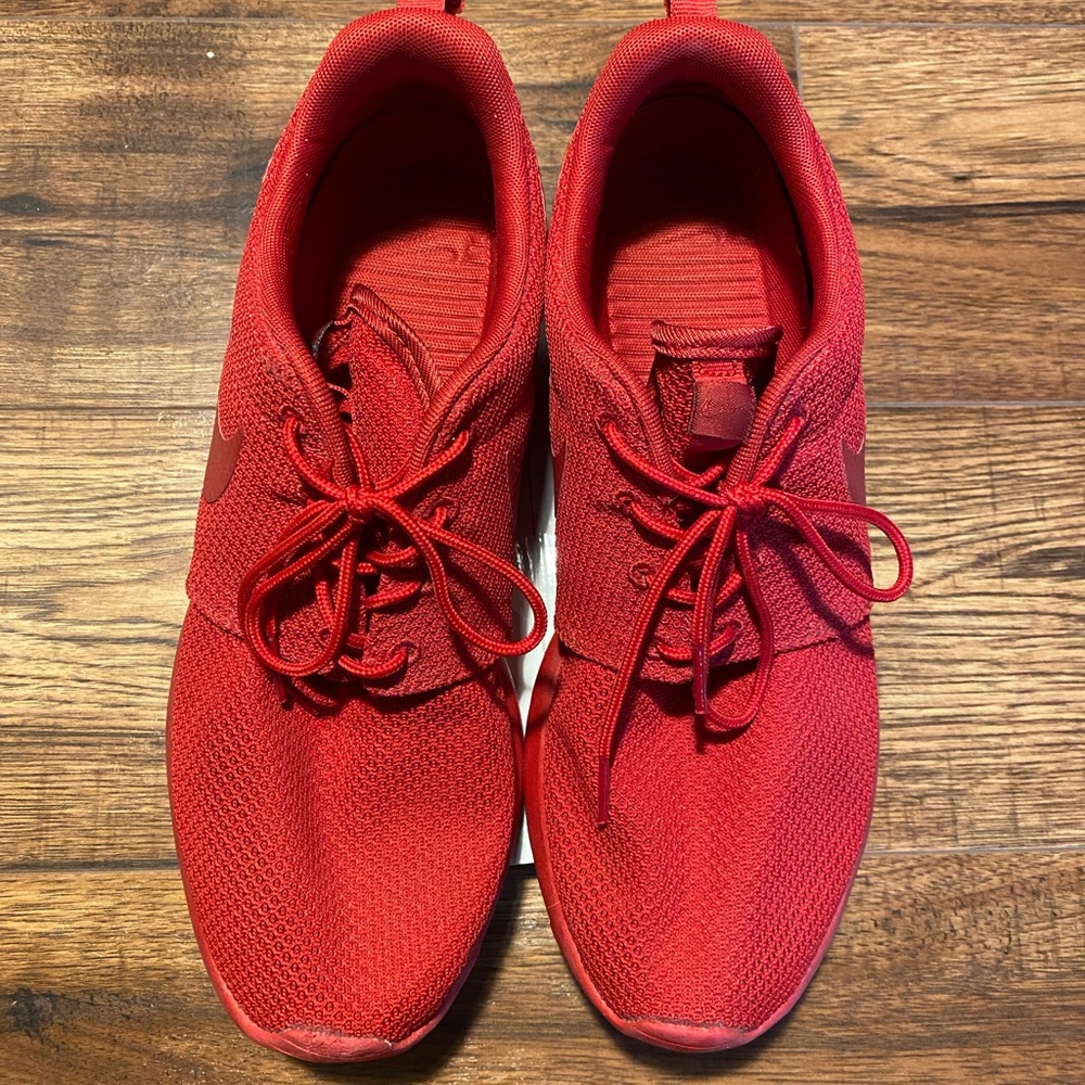 Tripe Red Nike Roshe Size 9 - Picture 1 of 5